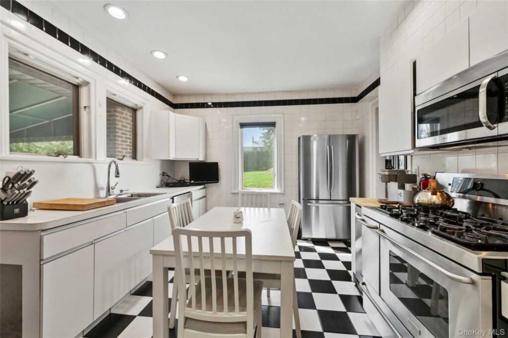 44 Fenimore Road, New Rochelle, NY 10804 - Photo 14 of 46