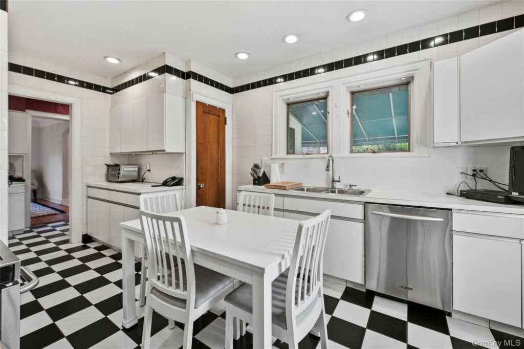 44 Fenimore Road, New Rochelle, NY 10804 - Photo 15 of 46