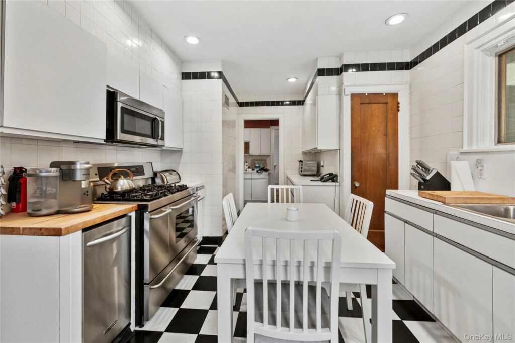 44 Fenimore Road, New Rochelle, NY 10804 - Photo 16 of 46