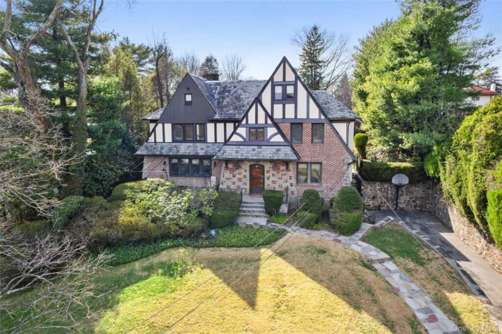 44 Fenimore Road, New Rochelle, NY 10804 - Photo 2 of 46