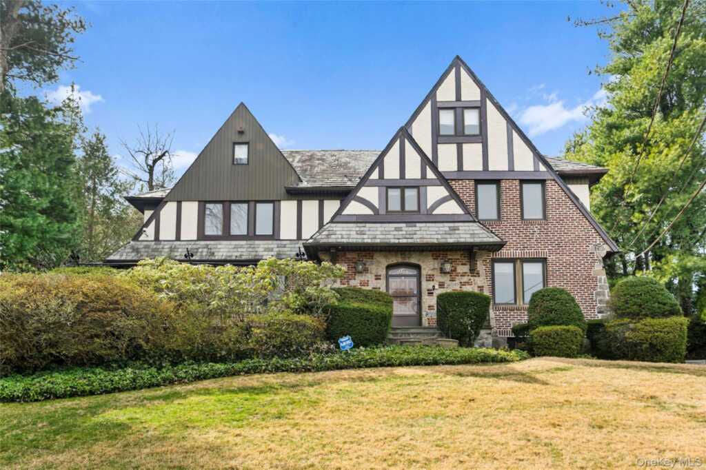 44 Fenimore Road, New Rochelle, NY 10804 - Photo 3 of 46