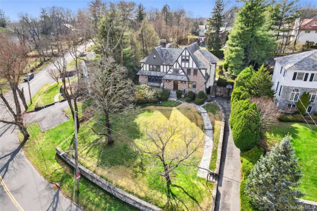 44 Fenimore Road, New Rochelle, NY 10804 - Photo 4 of 46
