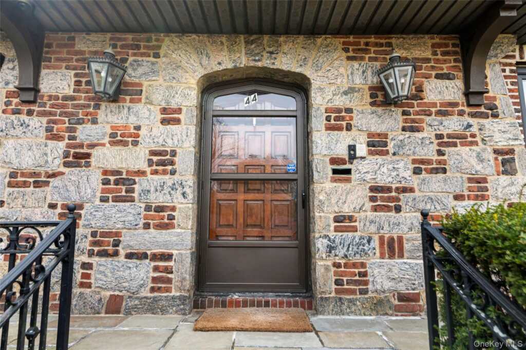 44 Fenimore Road, New Rochelle, NY 10804 - Photo 5 of 46