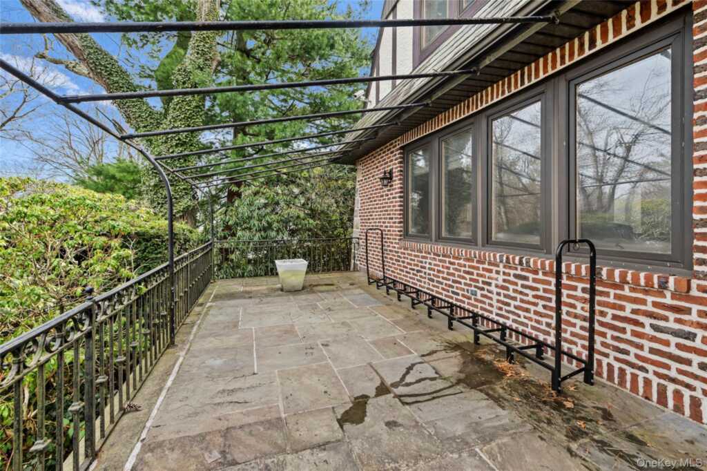 44 Fenimore Road, New Rochelle, NY 10804 - Photo 6 of 46