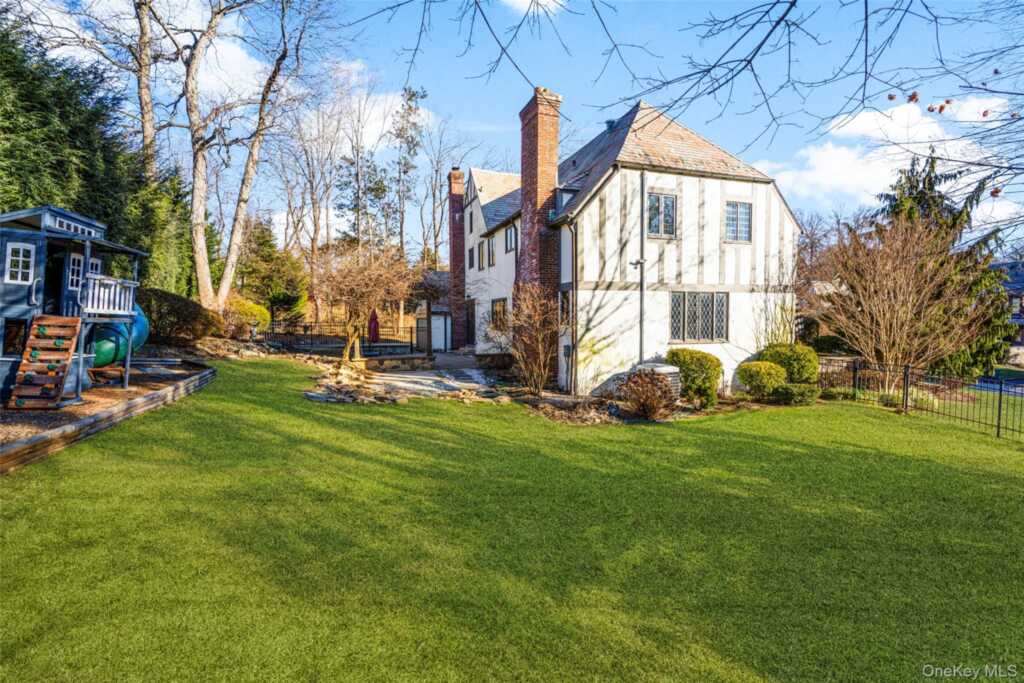 22 Verdun Avenue, New Rochelle, NY 10804 - Photo 28 of 31