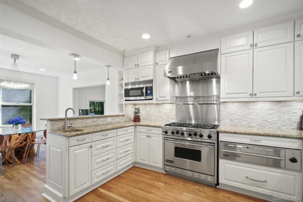 26 Davis Avenue, Rye, NY 10580 - Photo 6 of 41