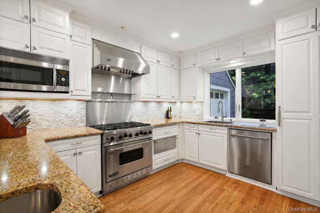26 Davis Avenue, Rye, NY 10580 - Photo 7 of 41