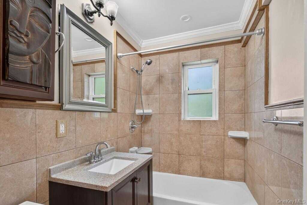 103 Wiltshire Road, Unit #D8, New Rochelle, NY 10583 - Photo 14 of 22