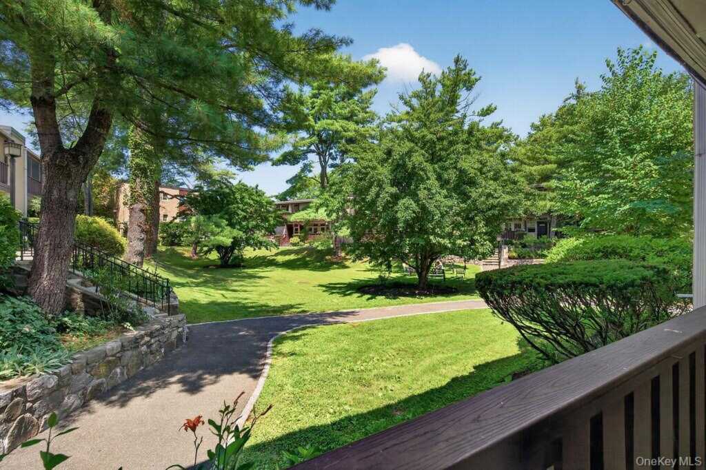 103 Wiltshire Road, Unit #D8, New Rochelle, NY 10583 - Photo 16 of 22
