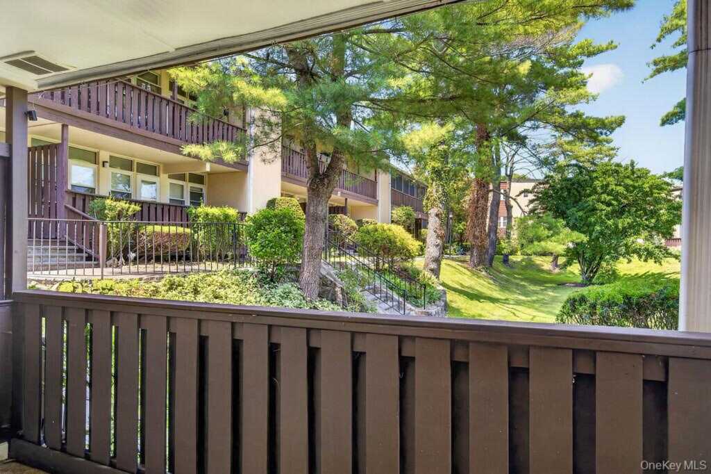 103 Wiltshire Road, Unit #D8, New Rochelle, NY 10583 - Photo 17 of 22