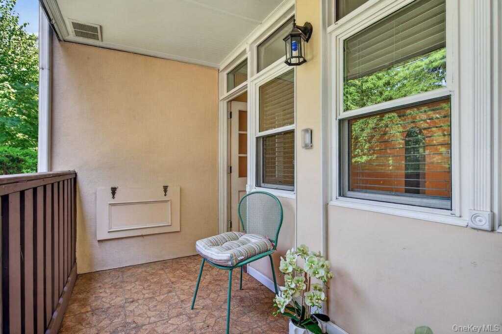 103 Wiltshire Road, Unit #D8, New Rochelle, NY 10583 - Photo 3 of 22