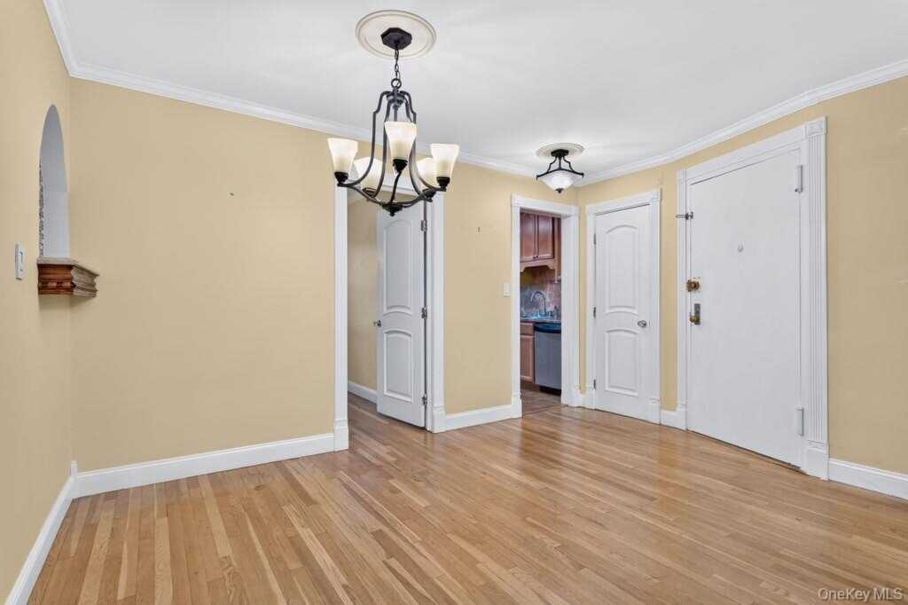103 Wiltshire Road, Unit #D8, New Rochelle, NY 10583 - Photo 5 of 22