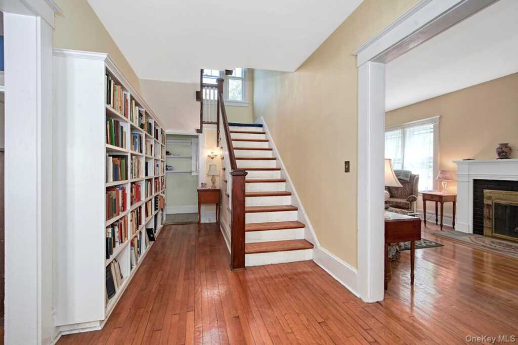9 Linda Avenue, White Plains, NY 10605 - Photo 3 of 27
