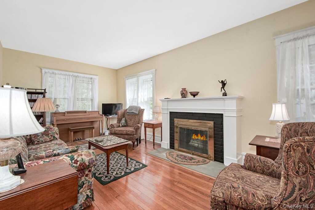 9 Linda Avenue, White Plains, NY 10605 - Photo 4 of 27