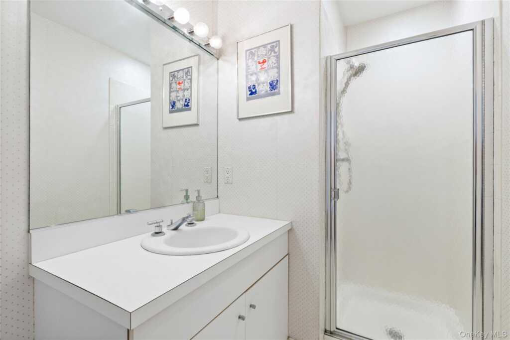 44 Alex Drive, White Plains, NY 10605 - Photo 14 of 34