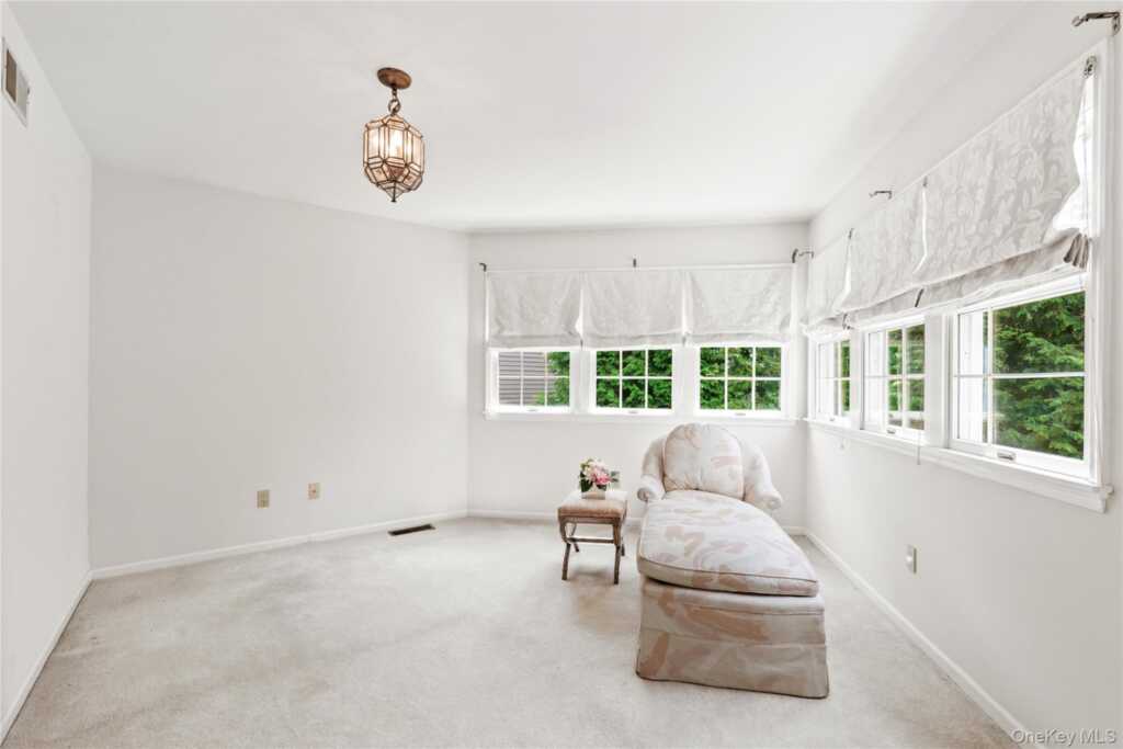 44 Alex Drive, White Plains, NY 10605 - Photo 17 of 34