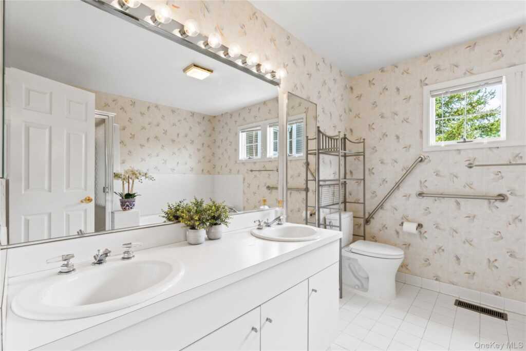 44 Alex Drive, White Plains, NY 10605 - Photo 18 of 34