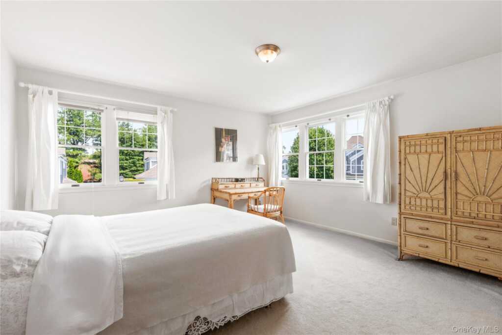 44 Alex Drive, White Plains, NY 10605 - Photo 20 of 34