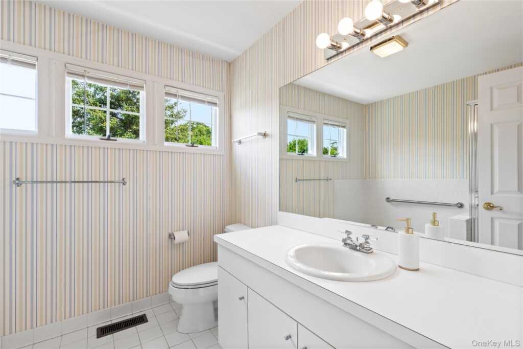 44 Alex Drive, White Plains, NY 10605 - Photo 21 of 34
