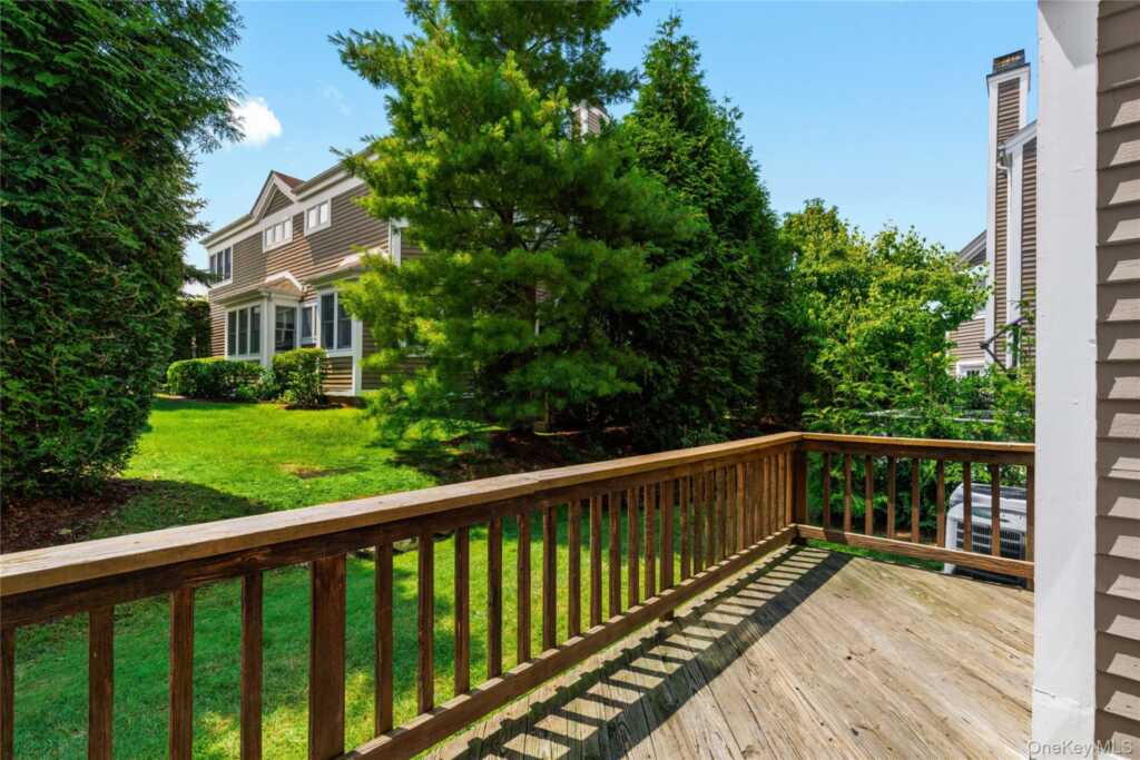 44 Alex Drive, White Plains, NY 10605 - Photo 25 of 34