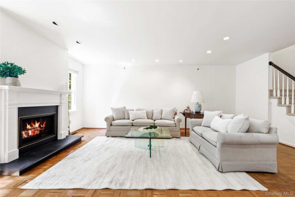 44 Alex Drive, White Plains, NY 10605 - Photo 4 of 34