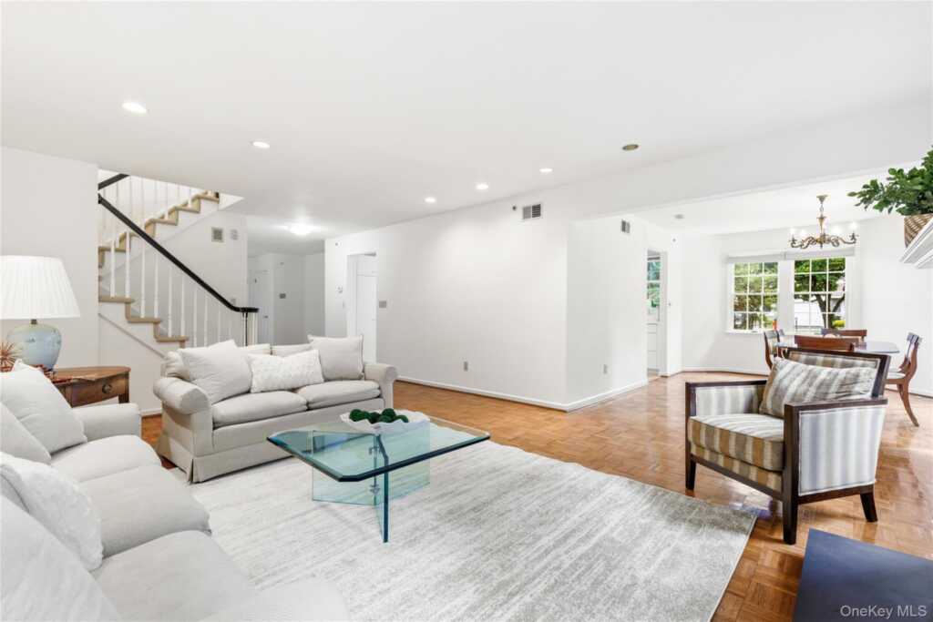 44 Alex Drive, White Plains, NY 10605 - Photo 5 of 34