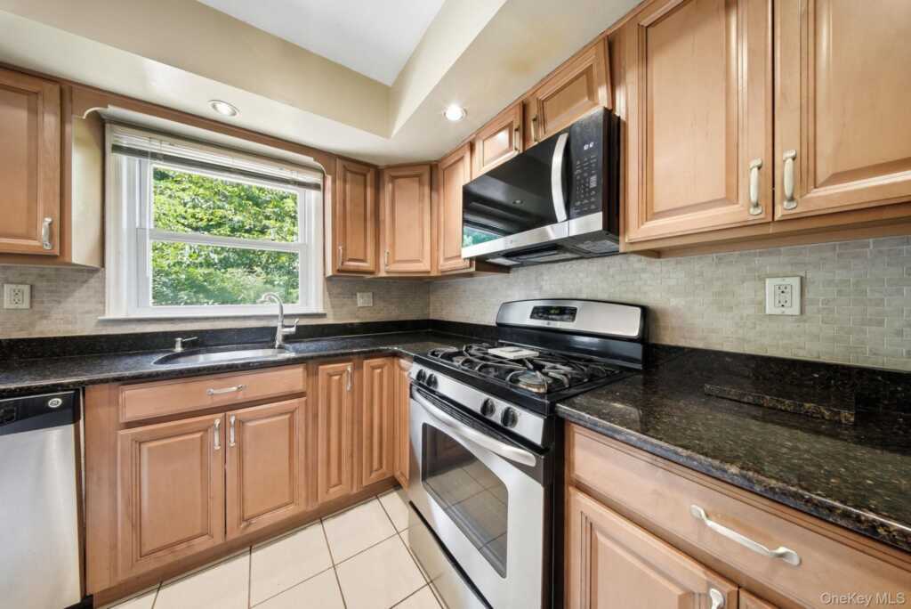 177 New Hempstead Road, New City, NY 10956 - Photo 18 of 43