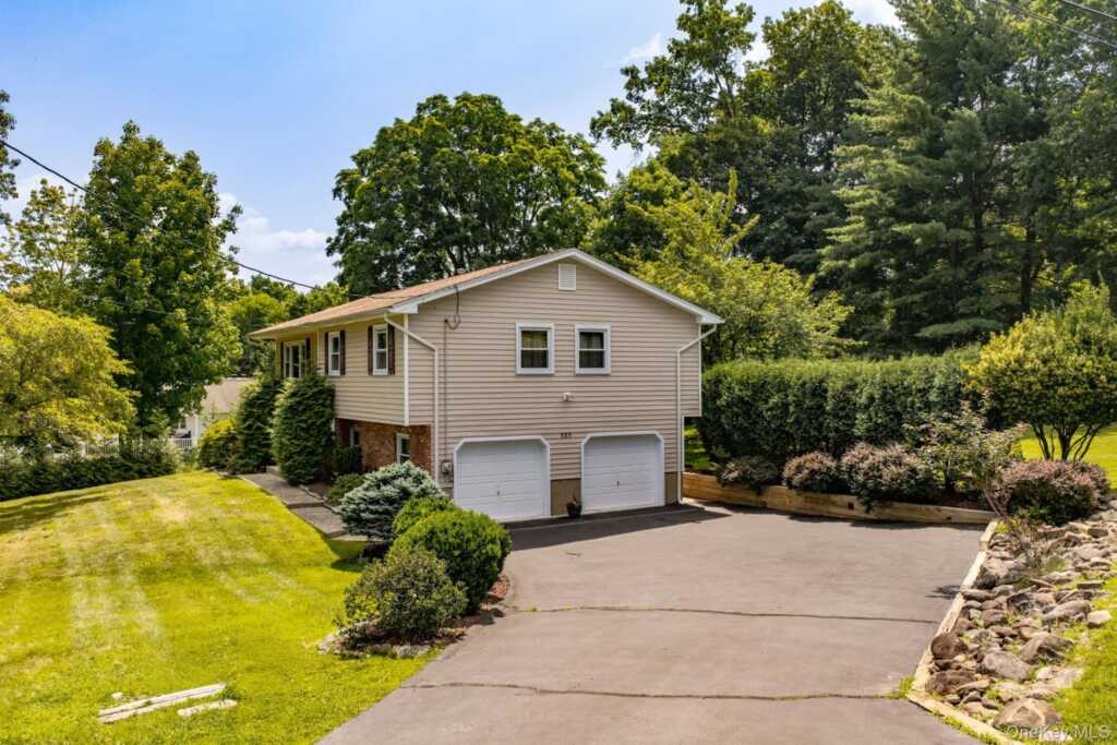 177 New Hempstead Road, New City, NY 10956 - Photo 5 of 43