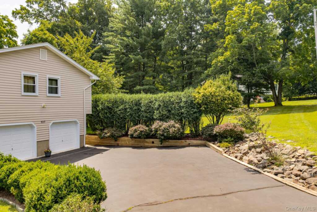 177 New Hempstead Road, New City, NY 10956 - Photo 6 of 43