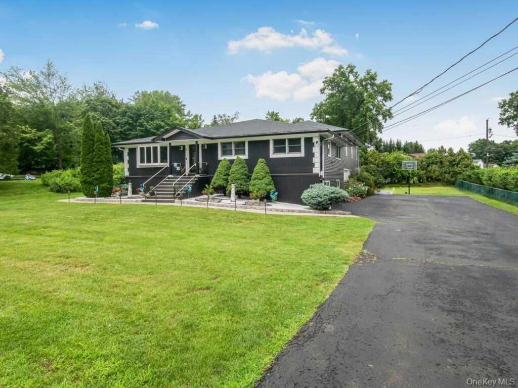3 Quaker Road, New City, NY 10956 - Photo 2 of 17