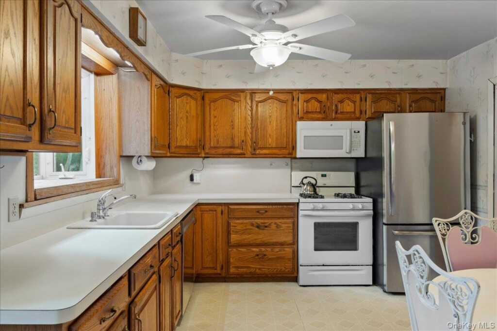 27 Meadowlark Road, Rye, NY 10573 - Photo 10 of 31