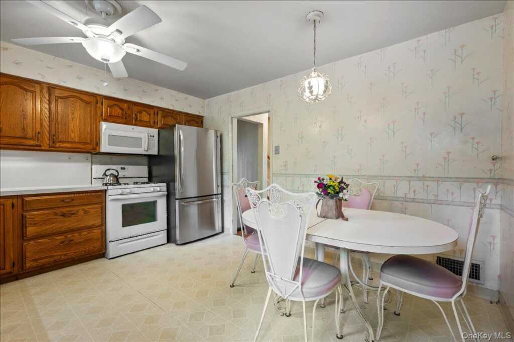 27 Meadowlark Road, Rye, NY 10573 - Photo 11 of 31
