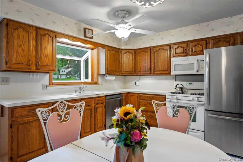 27 Meadowlark Road, Rye, NY 10573 - Photo 12 of 31