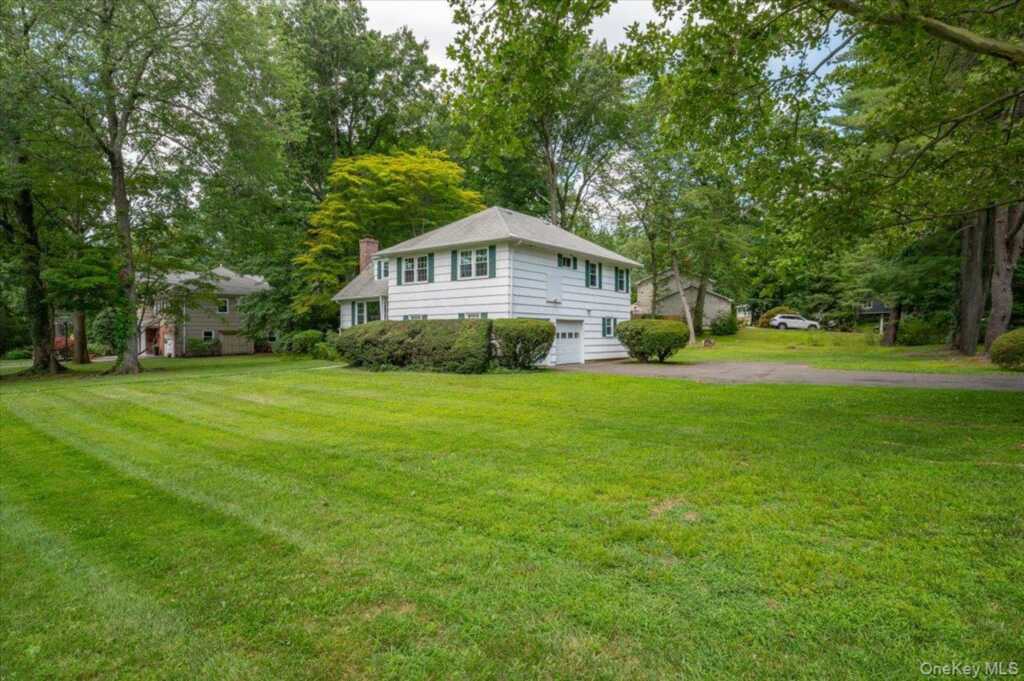 27 Meadowlark Road, Rye, NY 10573 - Photo 2 of 31