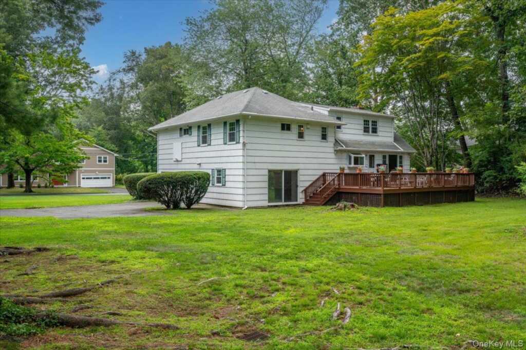 27 Meadowlark Road, Rye, NY 10573 - Photo 4 of 31