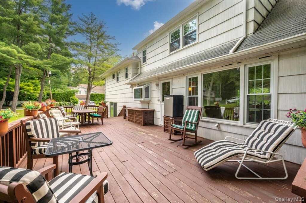 27 Meadowlark Road, Rye, NY 10573 - Photo 5 of 31