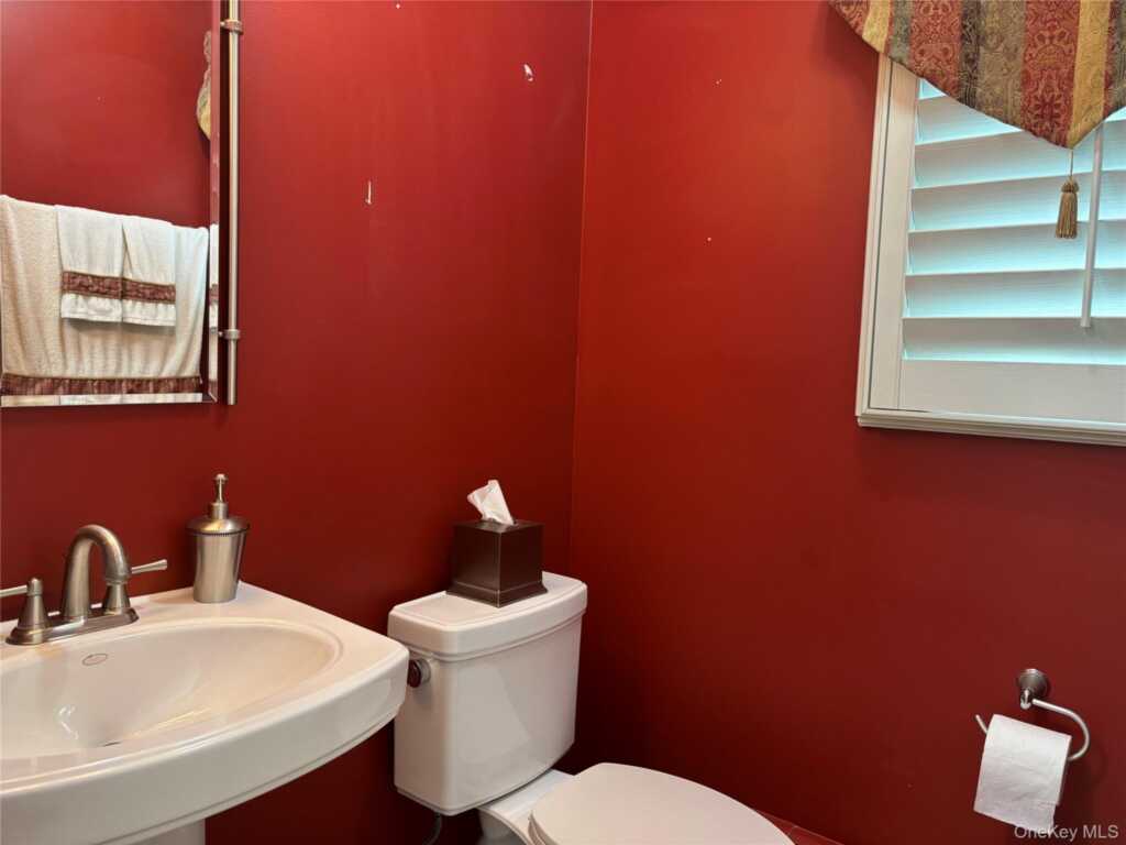 210 Glen Avenue, Rye, NY 10573 - Photo 12 of 48