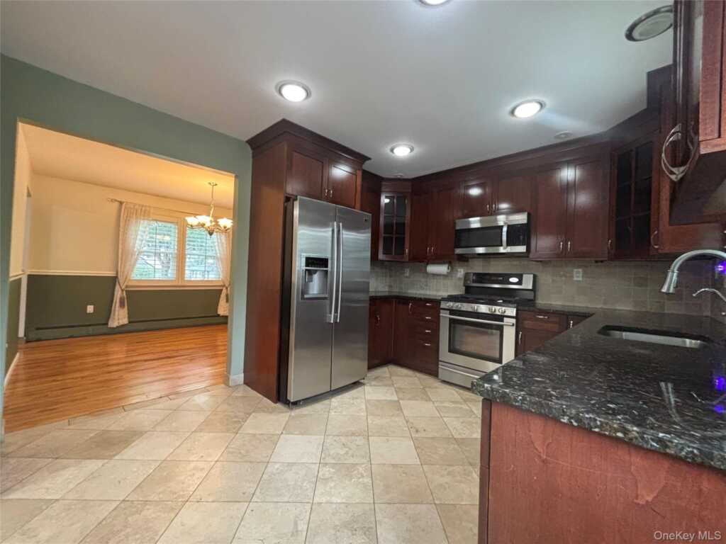 210 Glen Avenue, Rye, NY 10573 - Photo 2 of 48