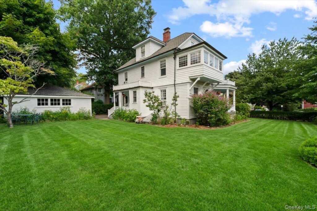 126 Greenridge Avenue, White Plains, NY 10605 - Photo 2 of 38