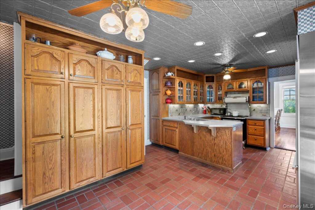126 Greenridge Avenue, White Plains, NY 10605 - Photo 20 of 38