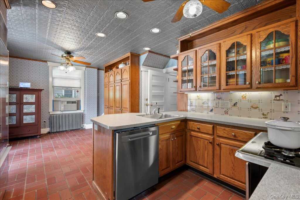126 Greenridge Avenue, White Plains, NY 10605 - Photo 23 of 38