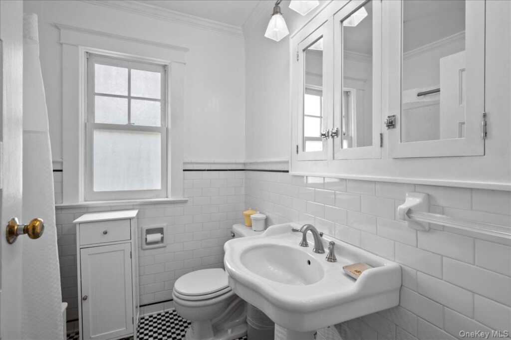 126 Greenridge Avenue, White Plains, NY 10605 - Photo 27 of 38