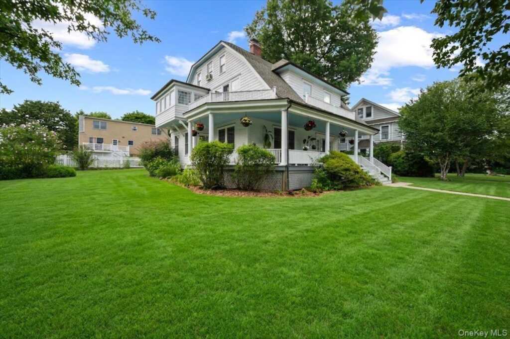 126 Greenridge Avenue, White Plains, NY 10605 - Photo 3 of 38