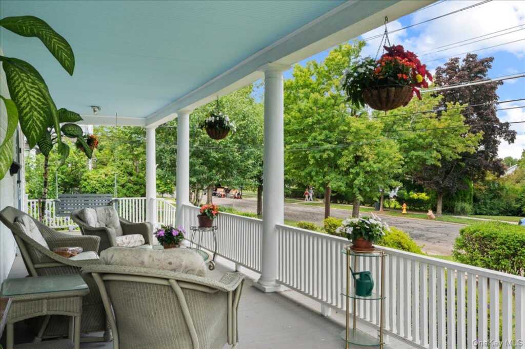 126 Greenridge Avenue, White Plains, NY 10605 - Photo 7 of 38