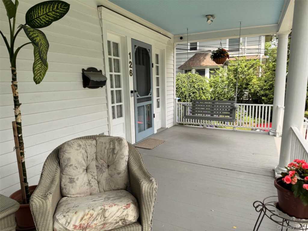 126 Greenridge Avenue, White Plains, NY 10605 - Photo 8 of 38