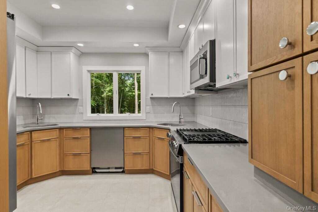 142 N Little Tor Road, New City, NY 10956 - Photo 12 of 42
