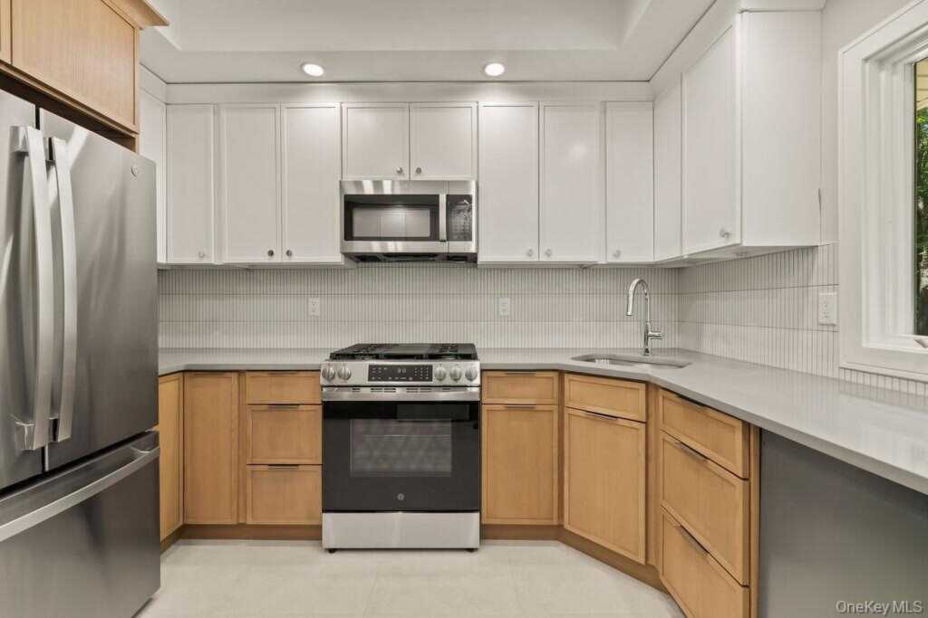 142 N Little Tor Road, New City, NY 10956 - Photo 15 of 42