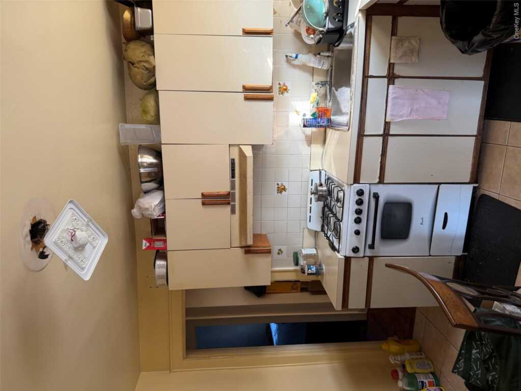69 Pleasant Street, New Rochelle, NY 10801 - Photo 8 of 9