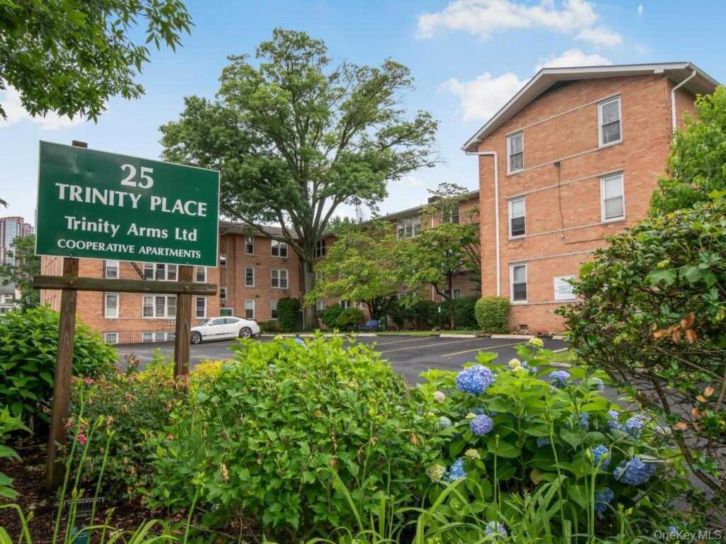 25 Trinity Place, Unit #3J, New Rochelle, NY 10805