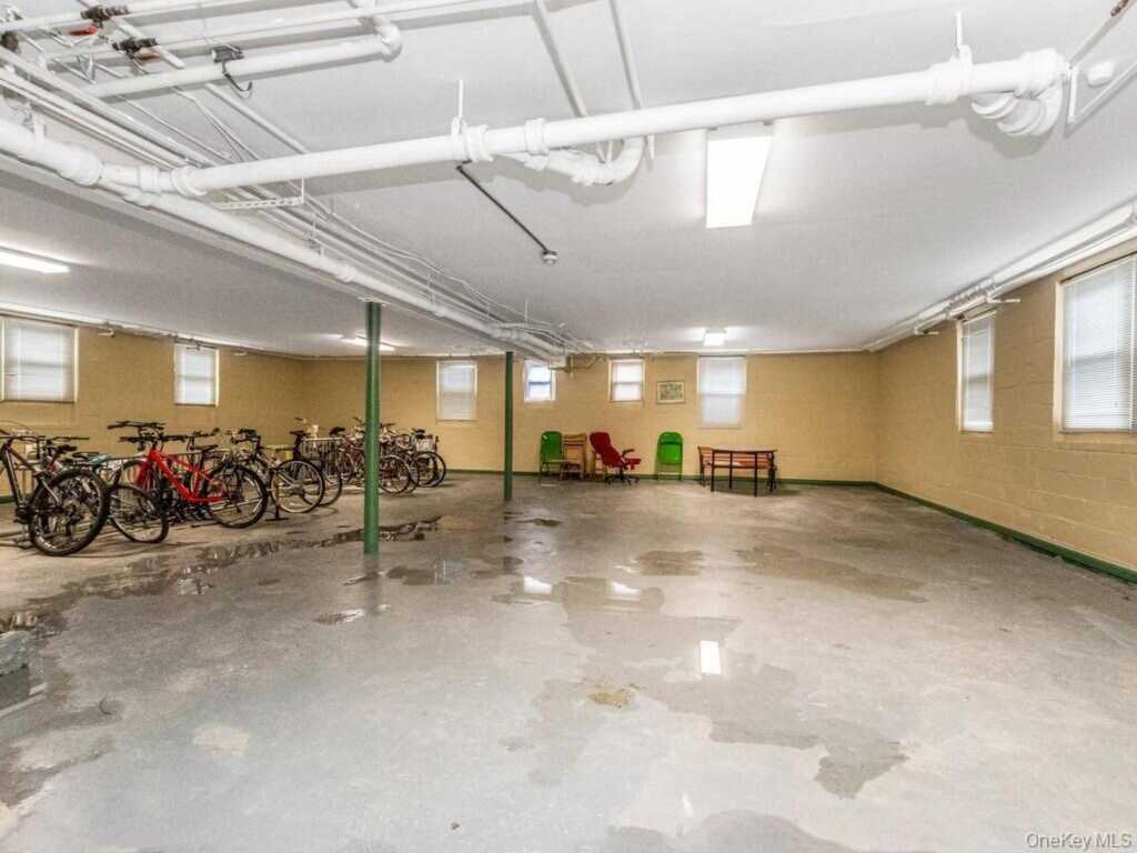25 Trinity Place, Unit #3J, New Rochelle, NY 10805 - Photo 10 of 12